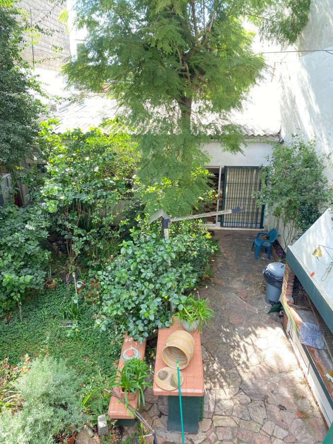 Casa ID.318 - Gran propiedad en Pocitos en Padrón Único 4 dorm,2 baños y gge