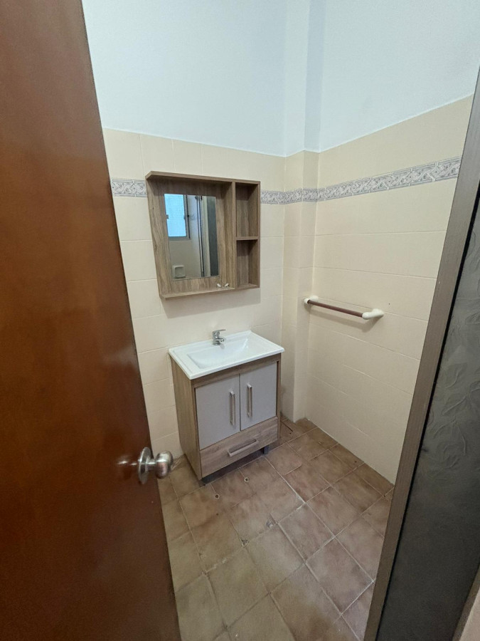 Casa ID.270 - Apartamento en PH totalmente independiente 2 dorm en Paso Molino, La Teja en Venta con renta.