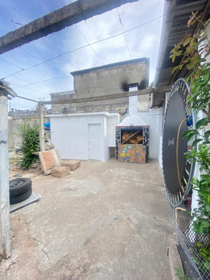 Casa ID.409 - Venta de casa 2 dormitorios y gran fondo en Maroñas