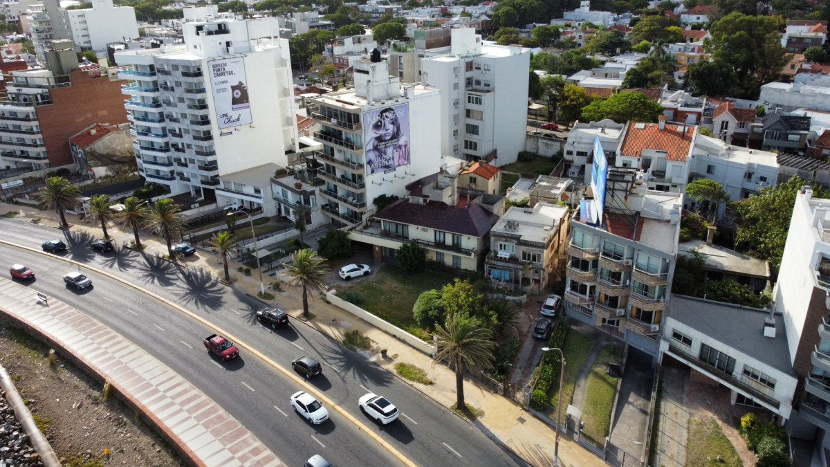 Casa ID.416 - Espectacular padron en Malvin.