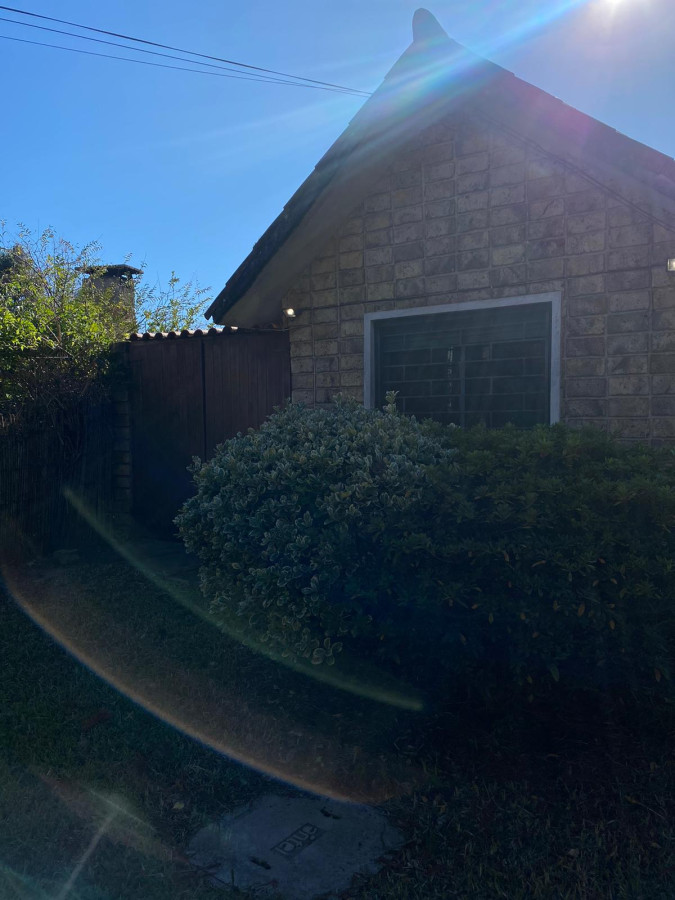 Casa ID.322 - En Venta Pinamar Sur 2 dorm a una cuadra del mar
