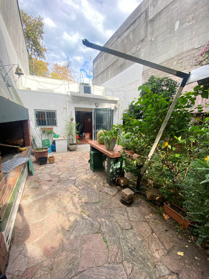 Casa ID.318 - Gran propiedad en Pocitos en Padrón Único 4 dorm,2 baños y gge