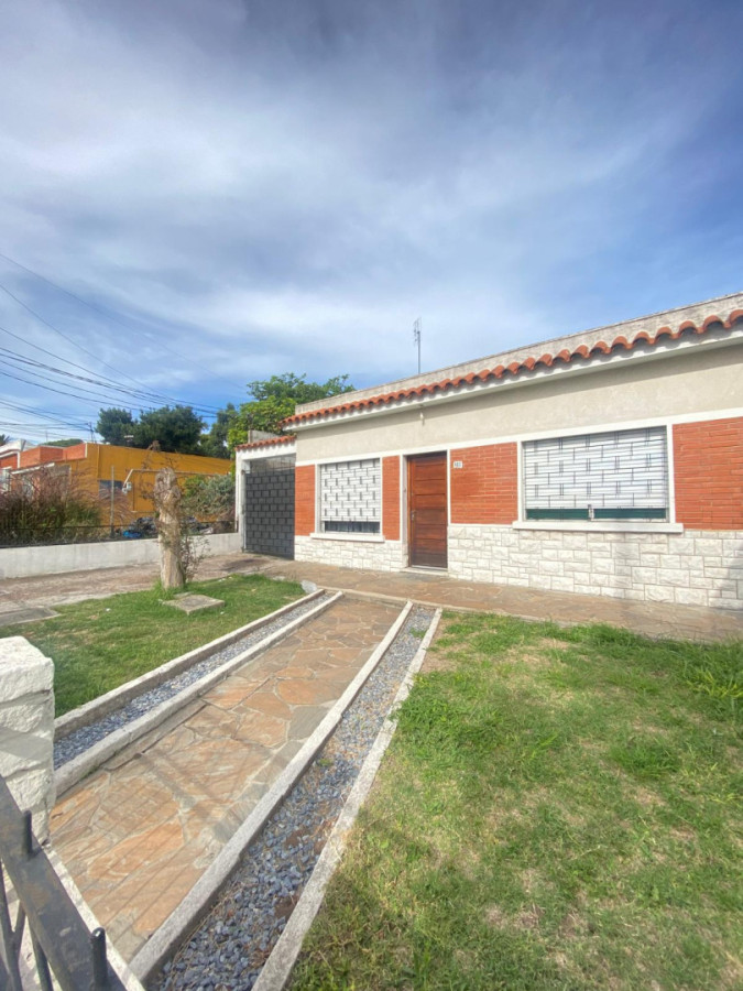 Casa ID.409 - Venta de casa 2 dormitorios y gran fondo en Maroñas