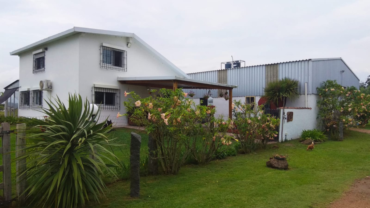 VENTA DE CHACRA MARÍTIMA DE 6 HÁS. CON 4 CASAS EN BALNEARIO CUCHILLA ALTA