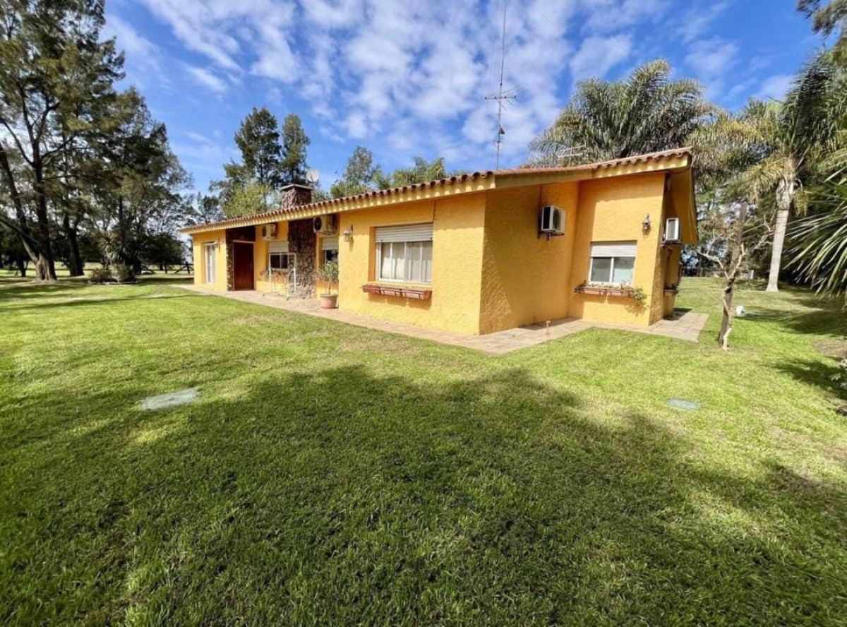VENTA DE CHACRA DE 3.5 HÁS 4 DORMITORIOS 3 BAÑOS Y PISCINA CLIMATIZADA A 5 MIN DE ATLÁNTIDA!