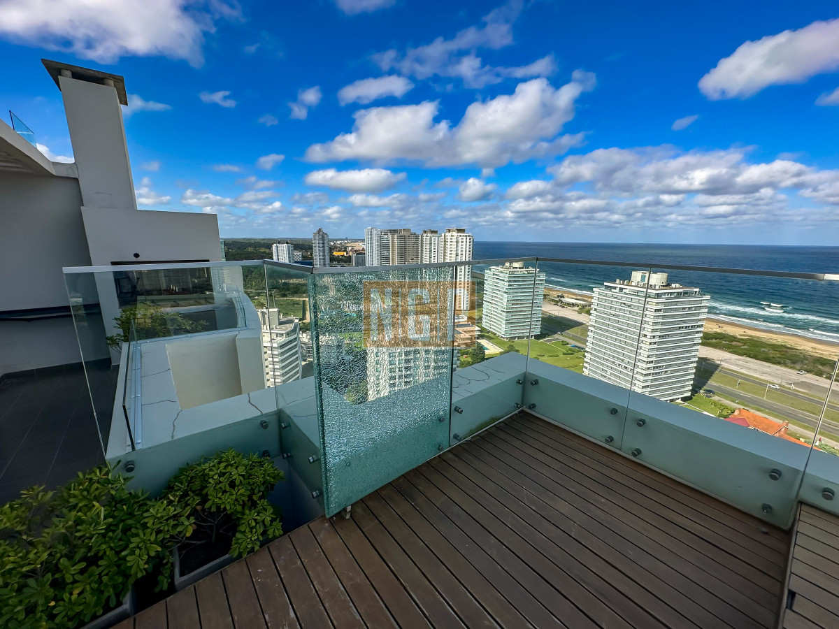 Planta especial en piso alto, parrillero y jacuzzi en balcón - NGP30384A