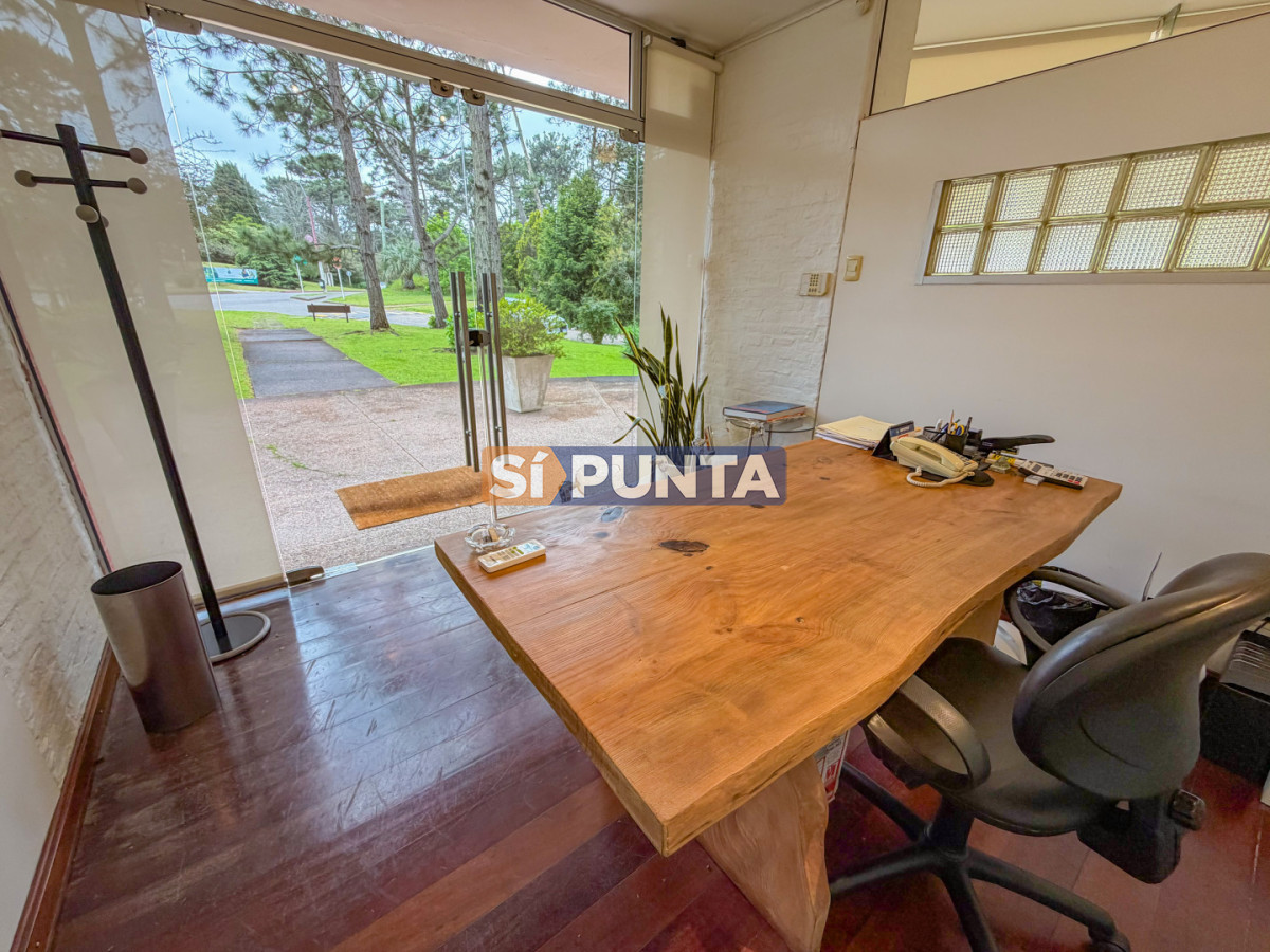 Local comercial en zona estratégica de Punta del Este! - SPT15706L