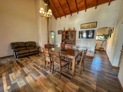 Casa en venta  en Pinares en muy buen estado