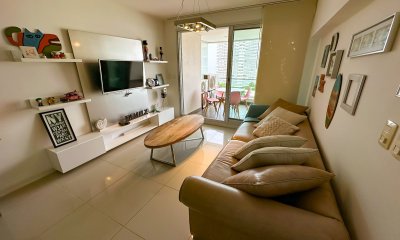 Apartamento en venta de 3 dormitorios a metros del mar, Wind Tower - Punta del Este.