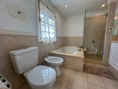 hermosa casa pronta para comenzar a disfrutar a metros del mar  - jpa9984c