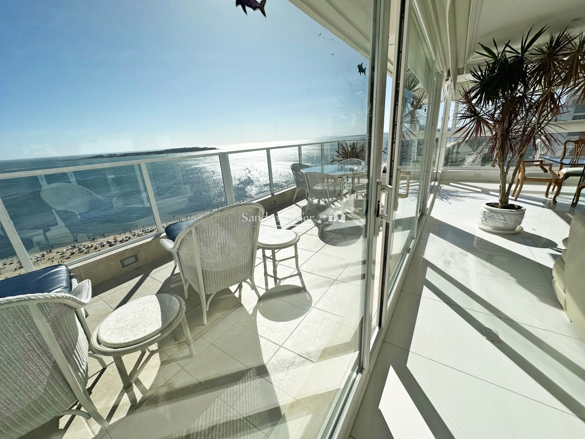Apartamento ID.2558 -  VENTA Penthouse en primera linea de Playa Mansa