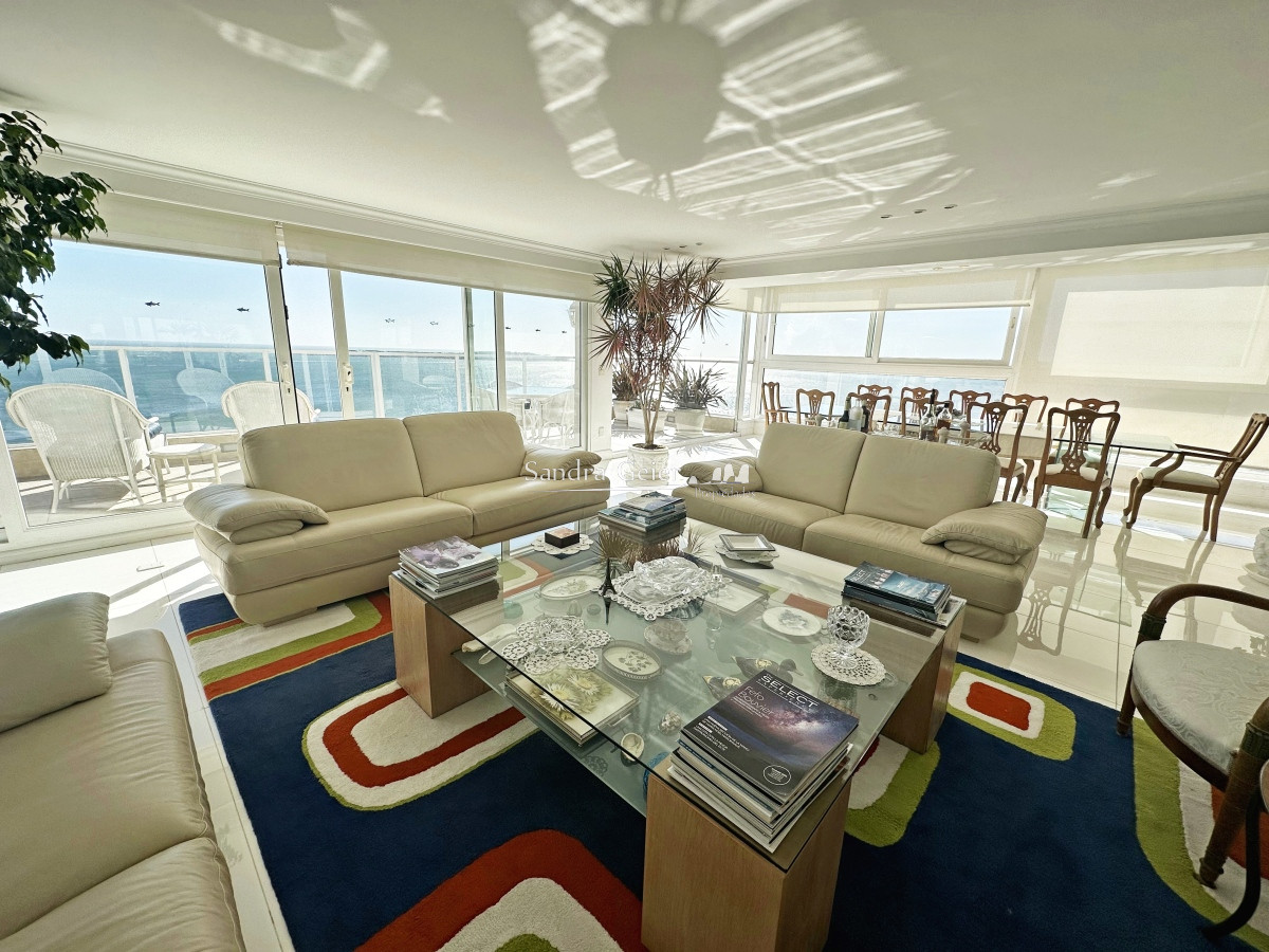 Apartamento ID.2558 -  VENTA Penthouse en primera linea de Playa Mansa