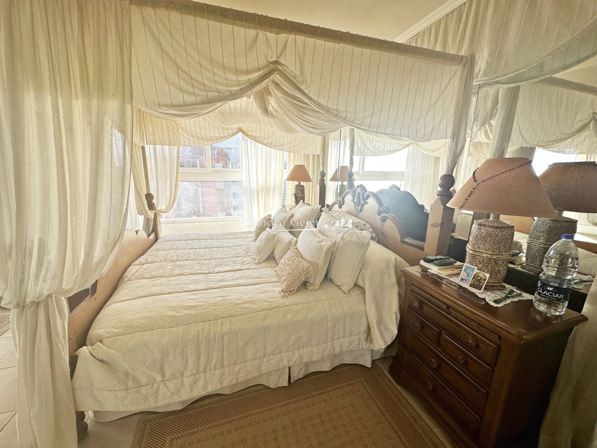 Apartamento ID.2558 -  VENTA Penthouse en primera linea de Playa Mansa
