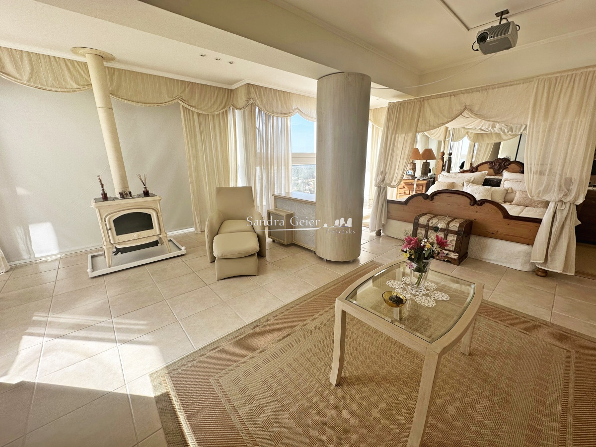 Apartamento ID.2558 -  VENTA Penthouse en primera linea de Playa Mansa