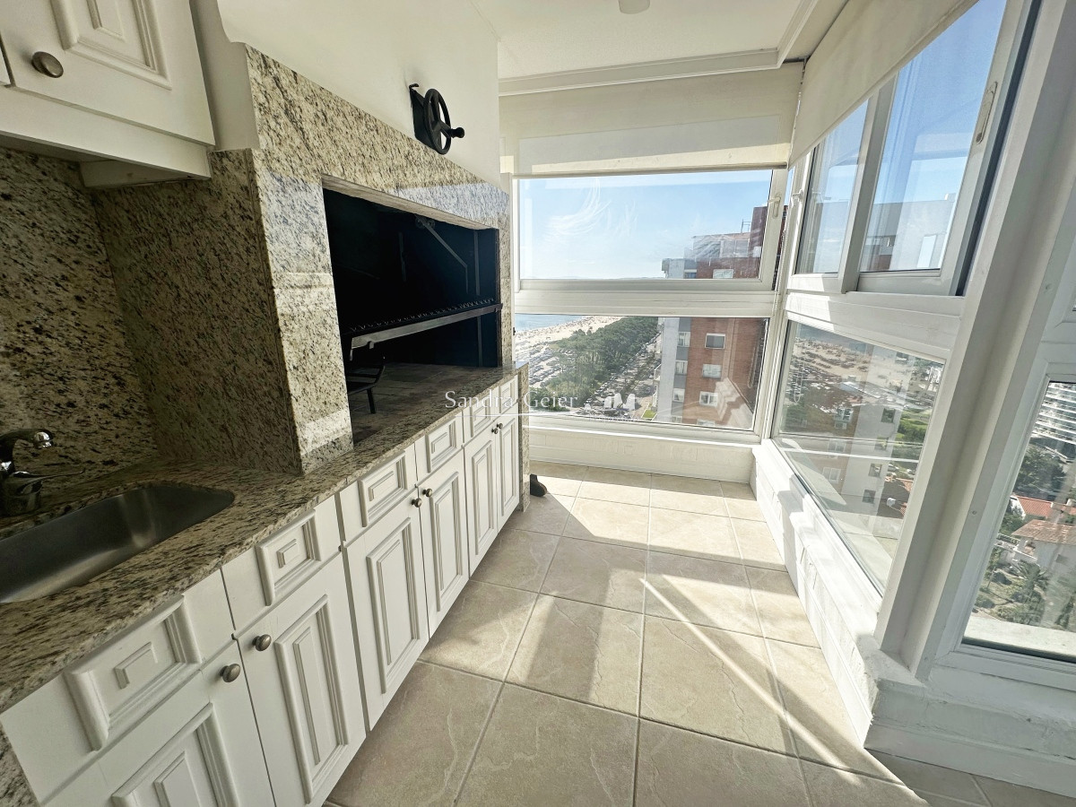 Apartamento ID.2558 -  VENTA Penthouse en primera linea de Playa Mansa