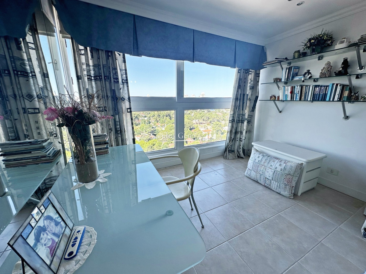 Apartamento ID.2558 -  VENTA Penthouse en primera linea de Playa Mansa