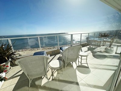 Apartamento ID.2558 -  VENTA Penthouse en primera linea de Playa Mansa