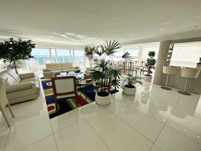 Apartamento ID.2558 -  VENTA Penthouse en primera linea de Playa Mansa