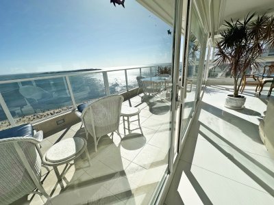 Apartamento ID.2558 -  VENTA Penthouse en primera linea de Playa Mansa
