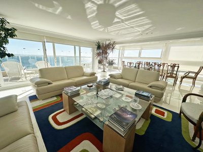 Apartamento ID.2558 -  VENTA Penthouse en primera linea de Playa Mansa