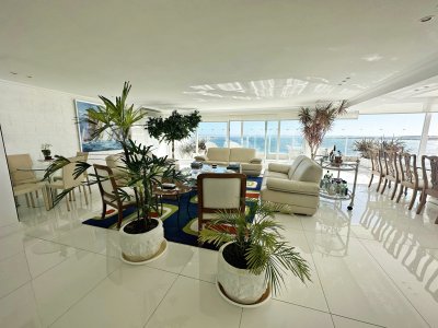 Apartamento ID.2558 -  VENTA Penthouse en primera linea de Playa Mansa