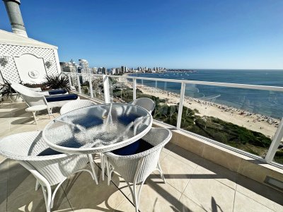 Apartamento ID.2558 -  VENTA Penthouse en primera linea de Playa Mansa