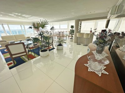 Apartamento ID.2558 -  VENTA Penthouse en primera linea de Playa Mansa