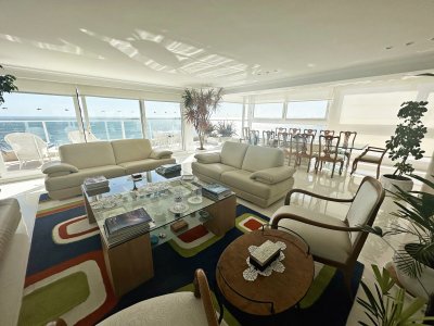Apartamento ID.2558 -  VENTA Penthouse en primera linea de Playa Mansa