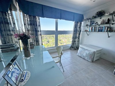 Apartamento ID.2558 -  VENTA Penthouse en primera linea de Playa Mansa