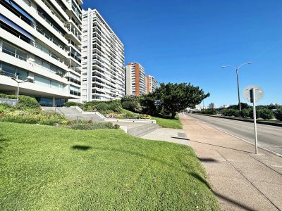 Apartamento ID.2558 -  VENTA Penthouse en primera linea de Playa Mansa