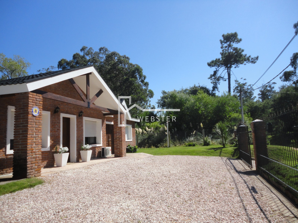 Casa ID.2629 - Hermosa casa en barrio Residencial de Punta del Este a pasos de todo!