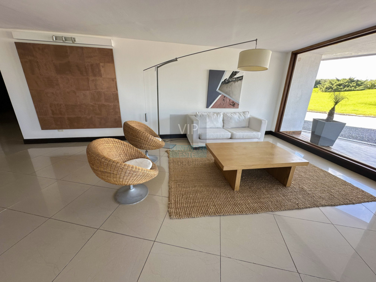 Apartamento ID.2475 - Pent House en primera linea de Playa Mansa