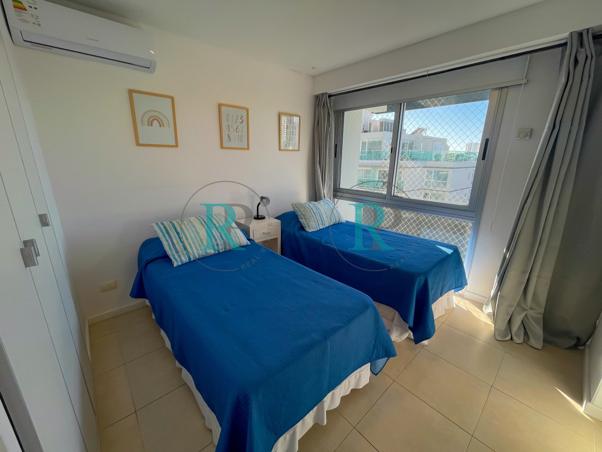 Apartamento ID.2121 - Departamento en zona mansa, 3 dormitorios U$S 269.000