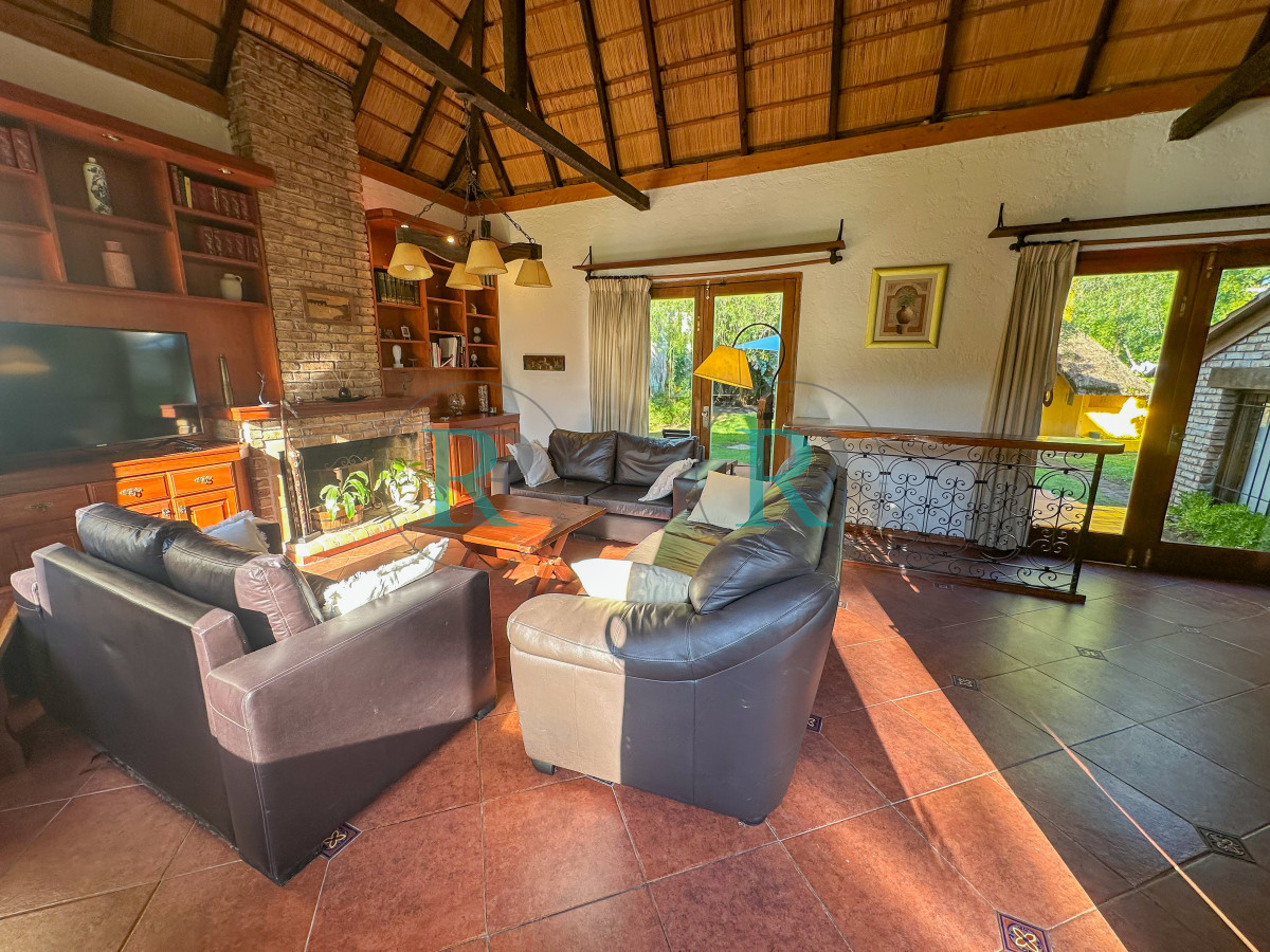 Casa ID.2218 - Casa en venta en Pinares para disfrutar todo el año