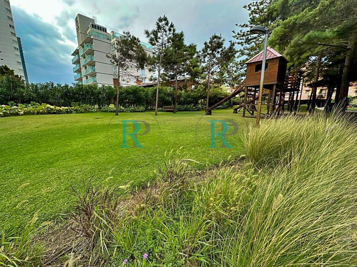 Apartamento ID.2121 - Departamento en zona mansa, 3 dormitorios U$S 269.000
