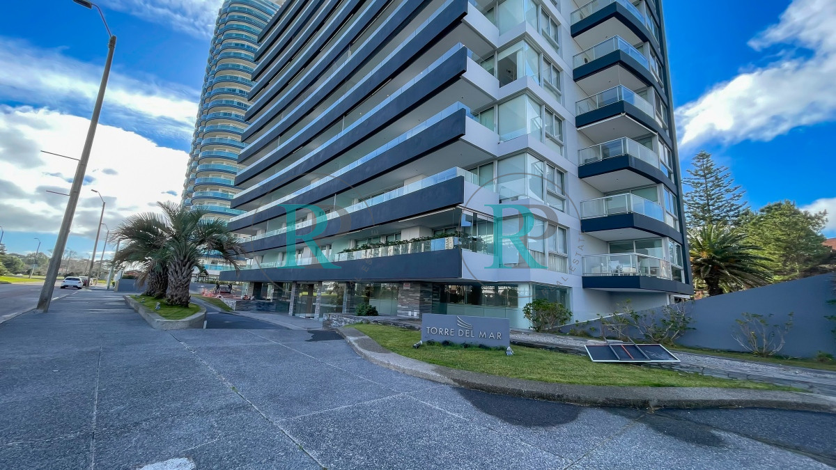 Apartamento ID.2121 - Departamento en zona mansa, 3 dormitorios U$S 269.000