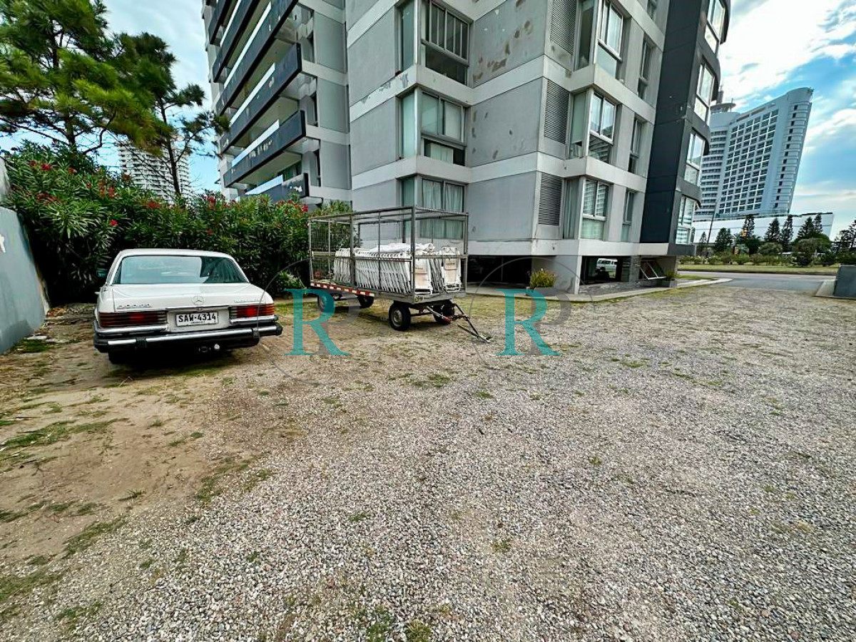 Apartamento ID.2121 - Departamento en zona mansa, 3 dormitorios U$S 269.000