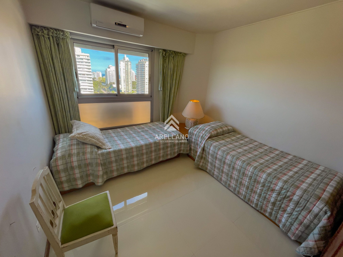 Apartamento ID.4660 - Hermoso apartamento en piso alto en la zona de Punta Shopping, cerca de todo!