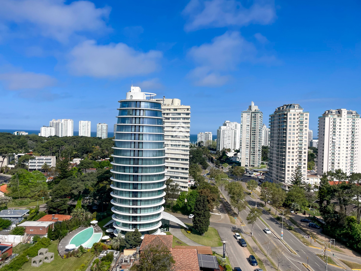 Apartamento ID.4660 - Hermoso apartamento en piso alto en la zona de Punta Shopping, cerca de todo!