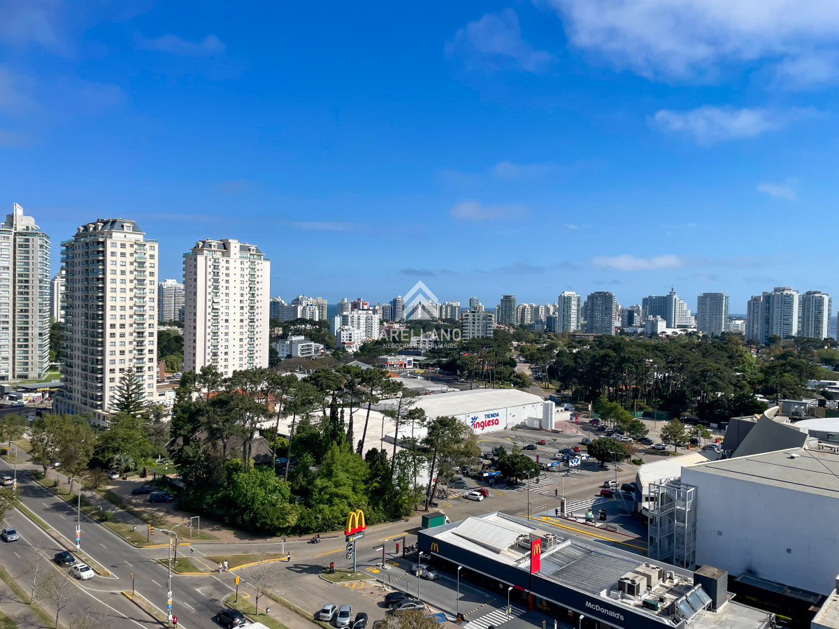 Apartamento ID.4660 - Hermoso apartamento en piso alto en la zona de Punta Shopping, cerca de todo!