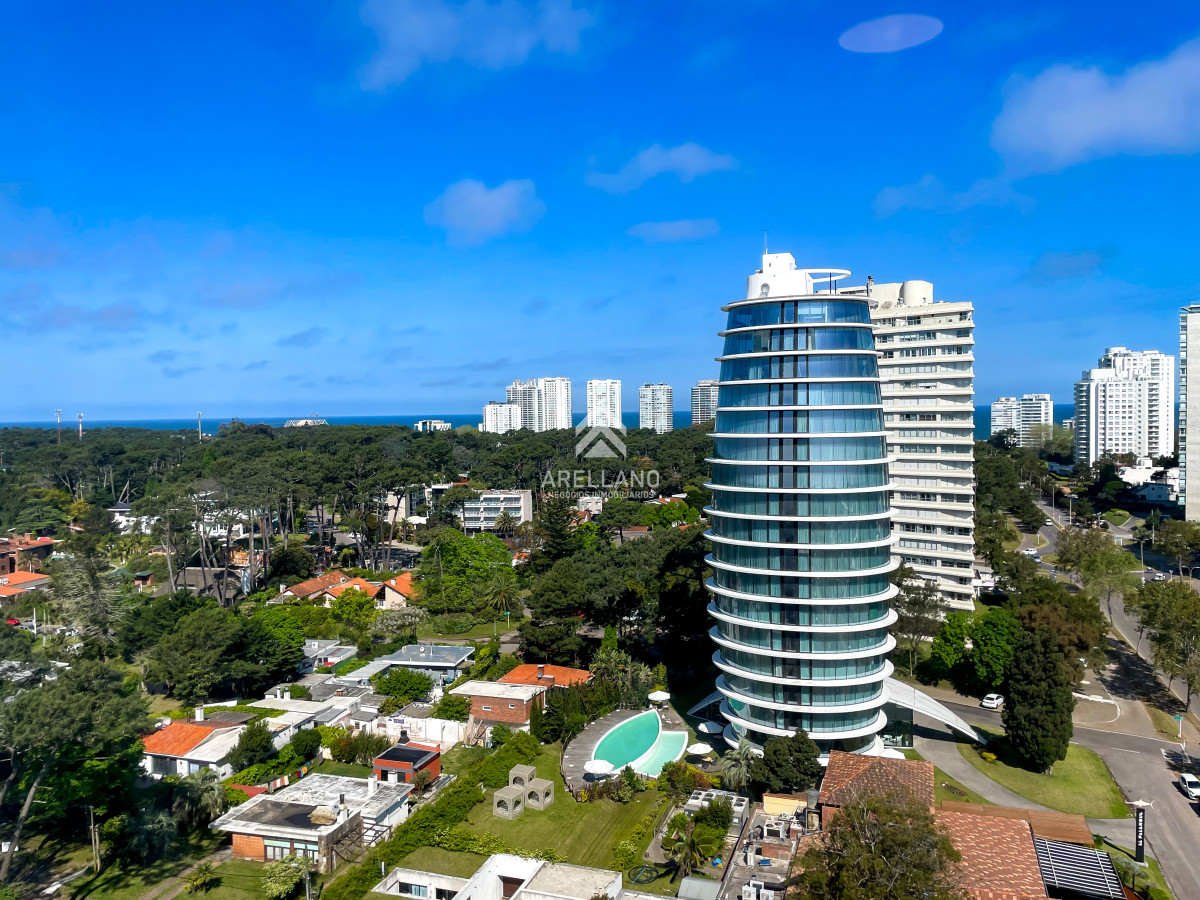 Apartamento ID.4660 - Hermoso apartamento en piso alto en la zona de Punta Shopping, cerca de todo!