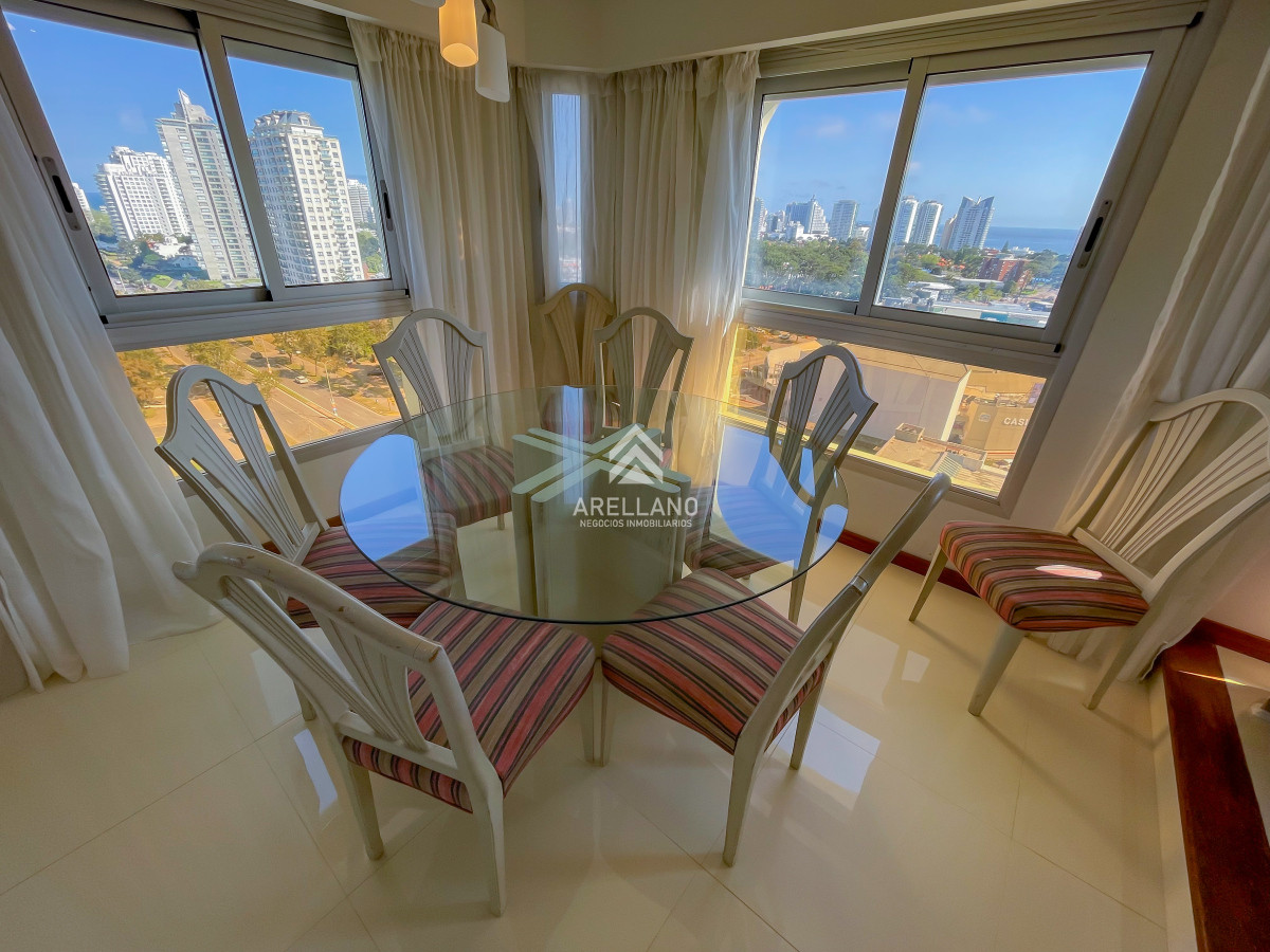 Apartamento ID.4660 - Hermoso apartamento en piso alto en la zona de Punta Shopping, cerca de todo!