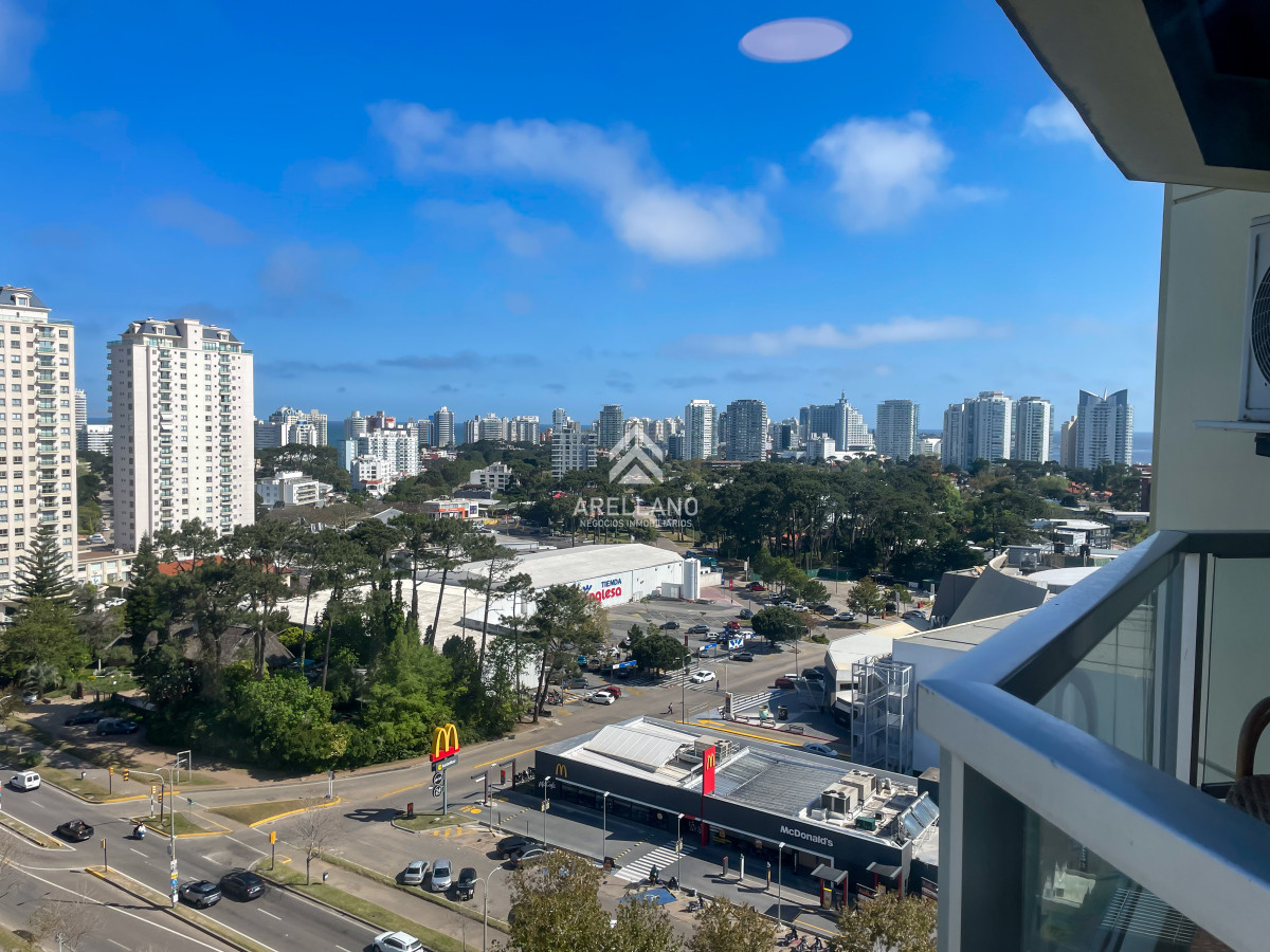 Apartamento ID.4660 - Hermoso apartamento en piso alto en la zona de Punta Shopping, cerca de todo!