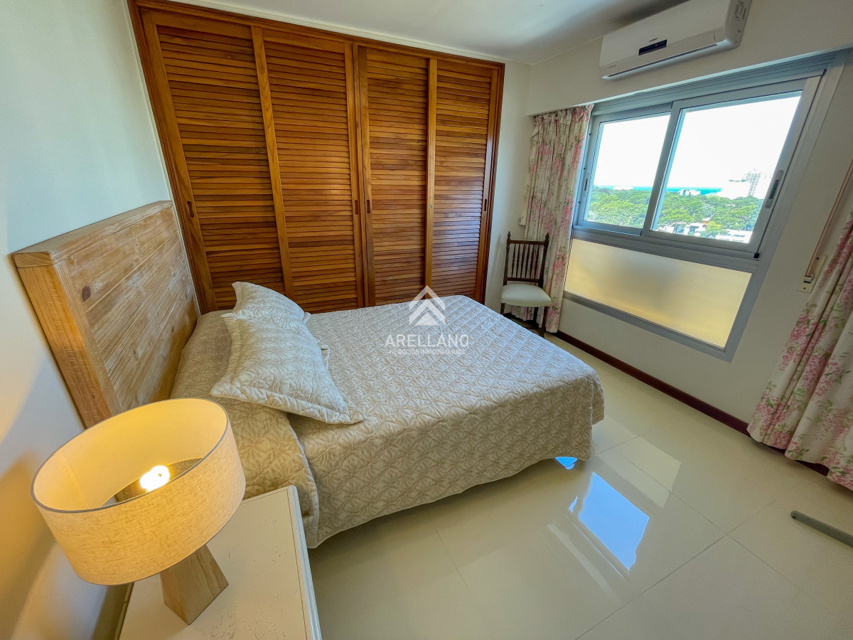 Apartamento ID.4660 - Hermoso apartamento en piso alto en la zona de Punta Shopping, cerca de todo!