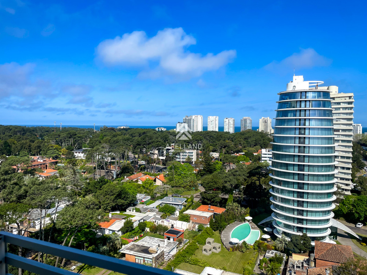Apartamento ID.4660 - Hermoso apartamento en piso alto en la zona de Punta Shopping, cerca de todo!