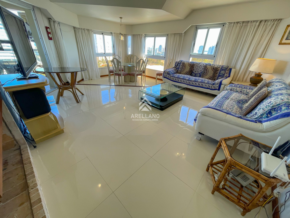 Apartamento ID.4660 - Hermoso apartamento en piso alto en la zona de Punta Shopping, cerca de todo!