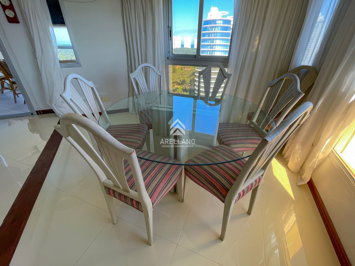 Apartamento ID.4660 - Hermoso apartamento en piso alto en la zona de Punta Shopping, cerca de todo!