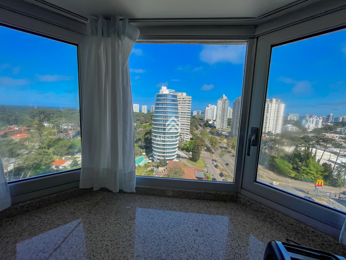 Apartamento ID.4660 - Hermoso apartamento en piso alto en la zona de Punta Shopping, cerca de todo!