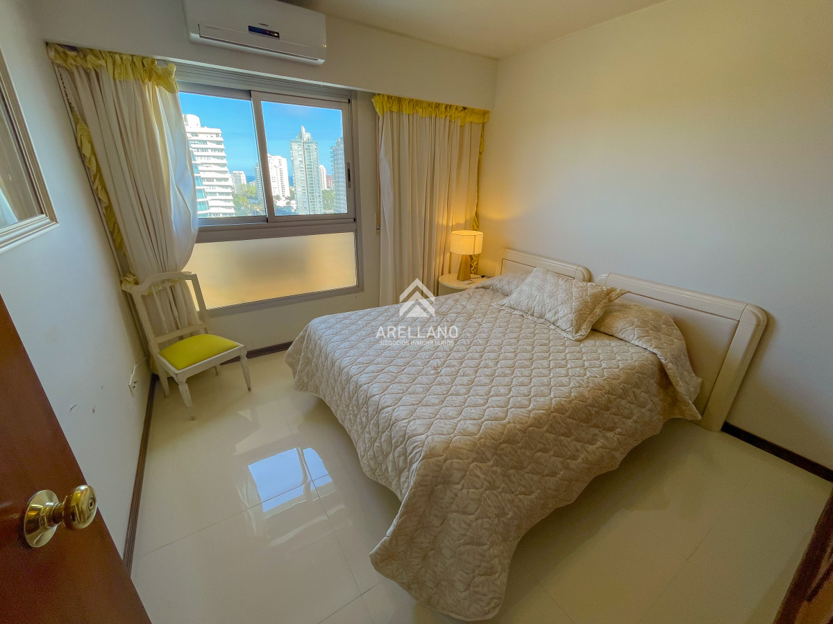Apartamento ID.4660 - Hermoso apartamento en piso alto en la zona de Punta Shopping, cerca de todo!