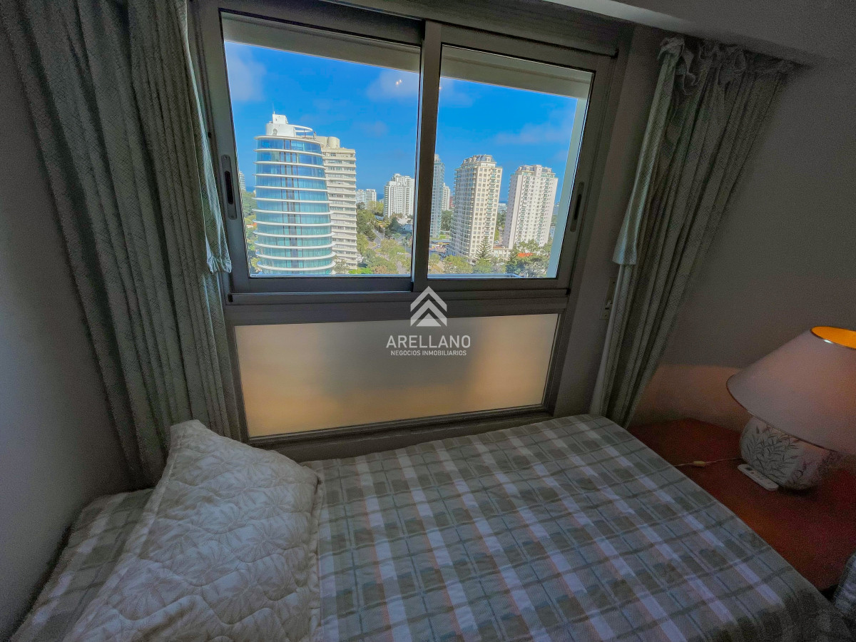 Apartamento ID.4660 - Hermoso apartamento en piso alto en la zona de Punta Shopping, cerca de todo!